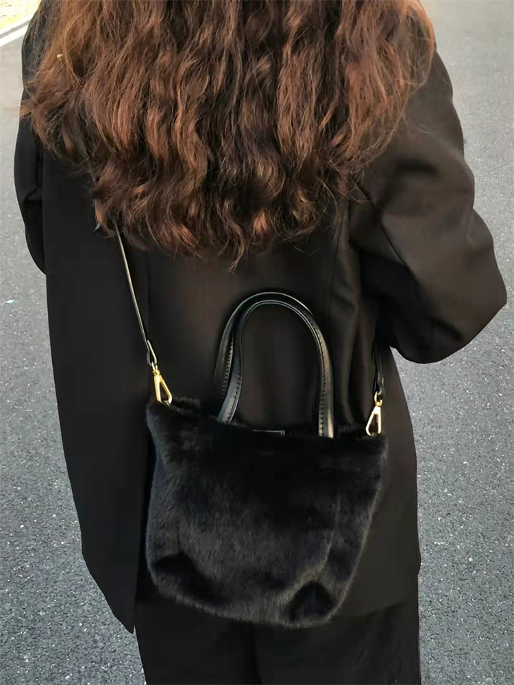 https://fulmo-img-server.com/kurobag/038bcdeb-3591-4f25-a298-7bec2500809a.jpg