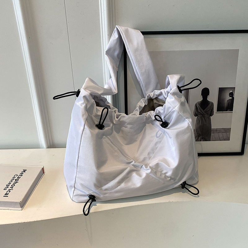 黒 バッグ 女性用ナイロン製黒ショルダーバッグ