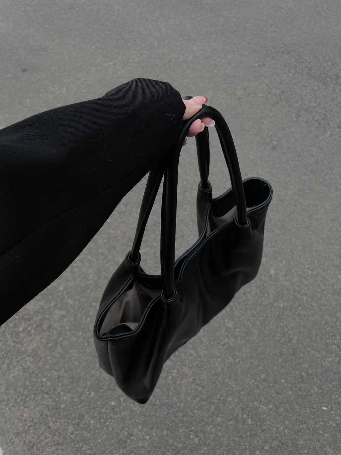 黒 バッグ 大容量黒革調トートバッグ女性用肩掛け無地