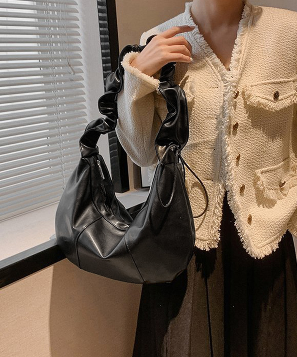 https://fulmo-img-server.com/kurobag/12130931-a242-4555-943b-63fd7be7f62c.jpg