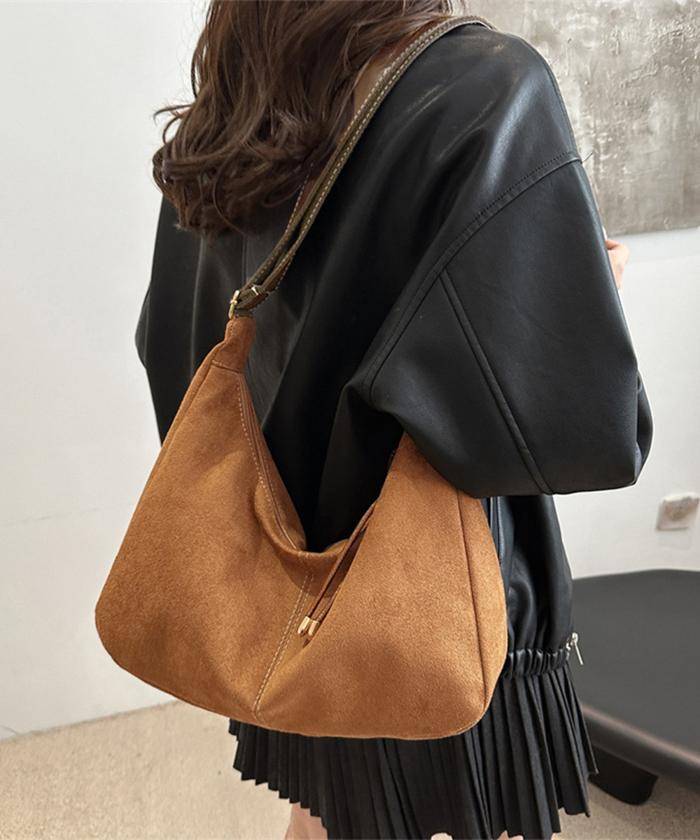 黒 バッグ 女性用斜めがけショルダーバッグ上品軽量