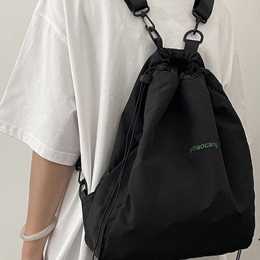 黒 バッグ 巾着リュック 黒 ナップサック 軽量 大容量ショルダー