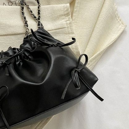 黒 バッグ 黒巾着型女性用チェーンショルダー