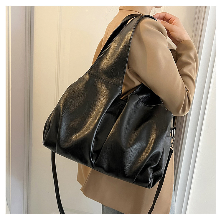 黒 バッグ 合成皮革ソフトボストンバッグ