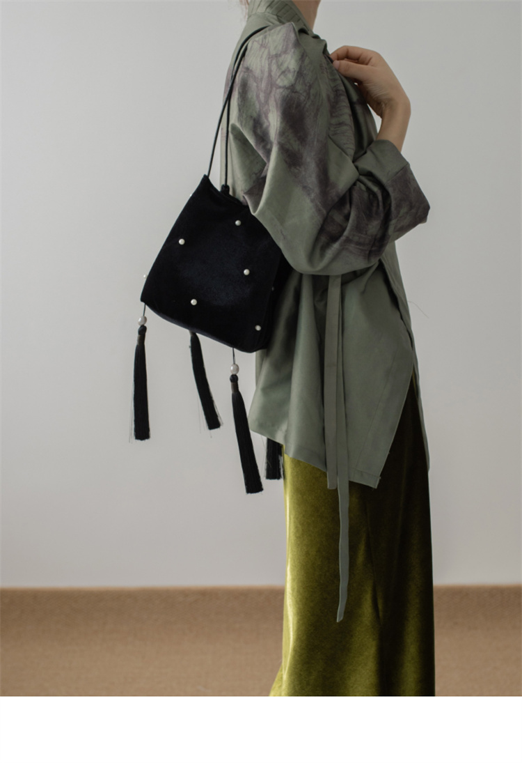 黒 バッグ ベルベット巾着バッグ タッセル付き上品ショルダー