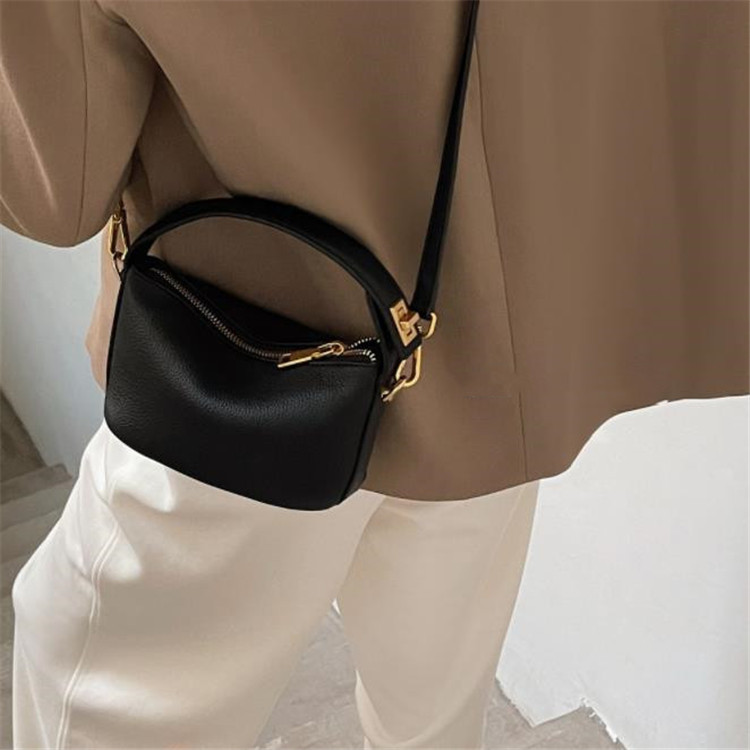 https://fulmo-img-server.com/kurobag/21e066b9-0a94-438f-b199-ec33f798a883.jpg