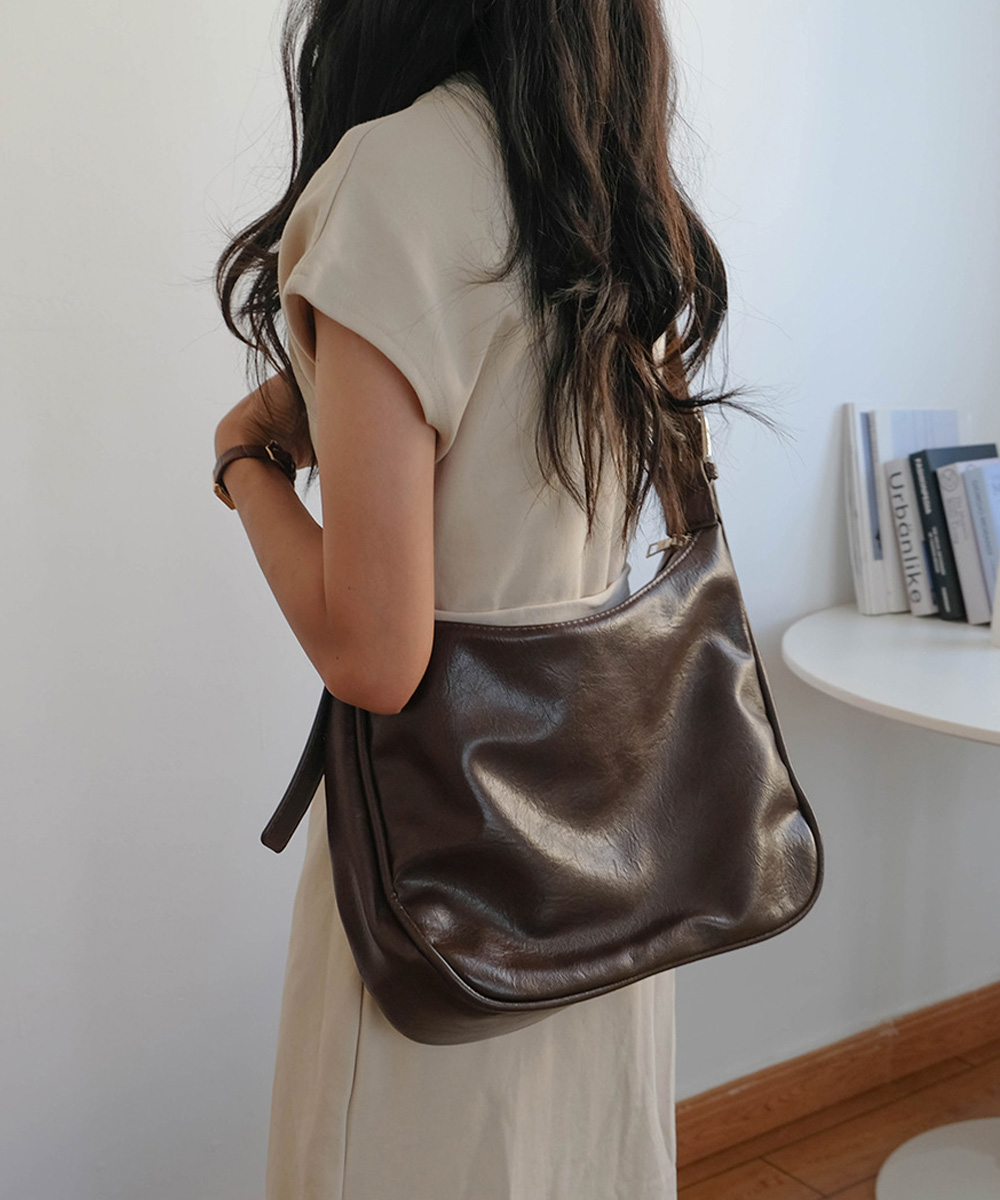 https://fulmo-img-server.com/kurobag/2e49c1ca-c118-4dc2-924d-8b352ba83796.jpg