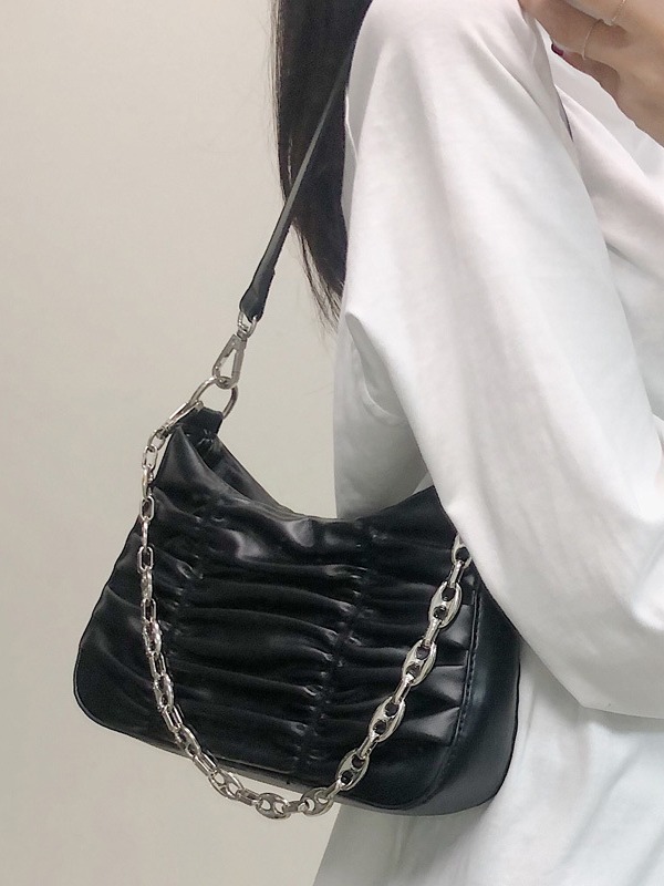黒 バッグ 黒レザー調チェーン付きショルダーバッグ 