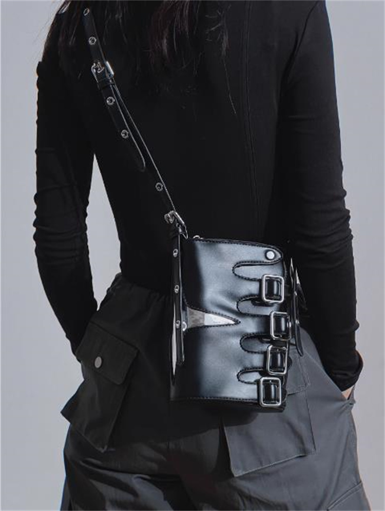 黒 バッグ 個性的なバックルデザイン黒レザーショルダーバッグ