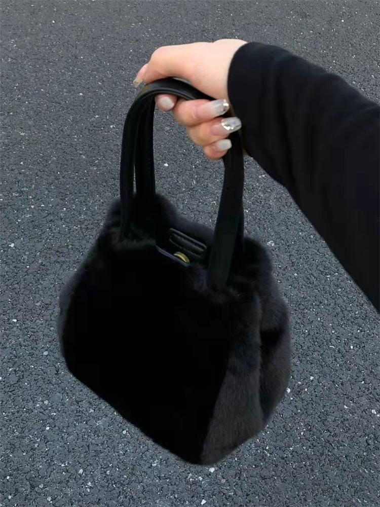 https://fulmo-img-server.com/kurobag/3978e30c-beee-4758-8d30-5d1862410ce3.jpg