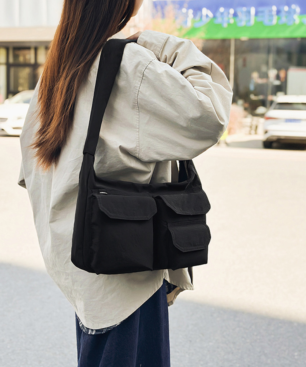 黒 バッグ 多機能ポケット付き黒ナイロンショルダーバッグ軽量
