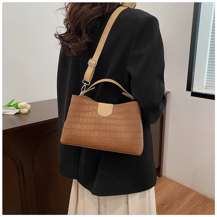 https://fulmo-img-server.com/kurobag/3dae0b61-3f62-4064-bc28-5c8418bfa1cc.jpg