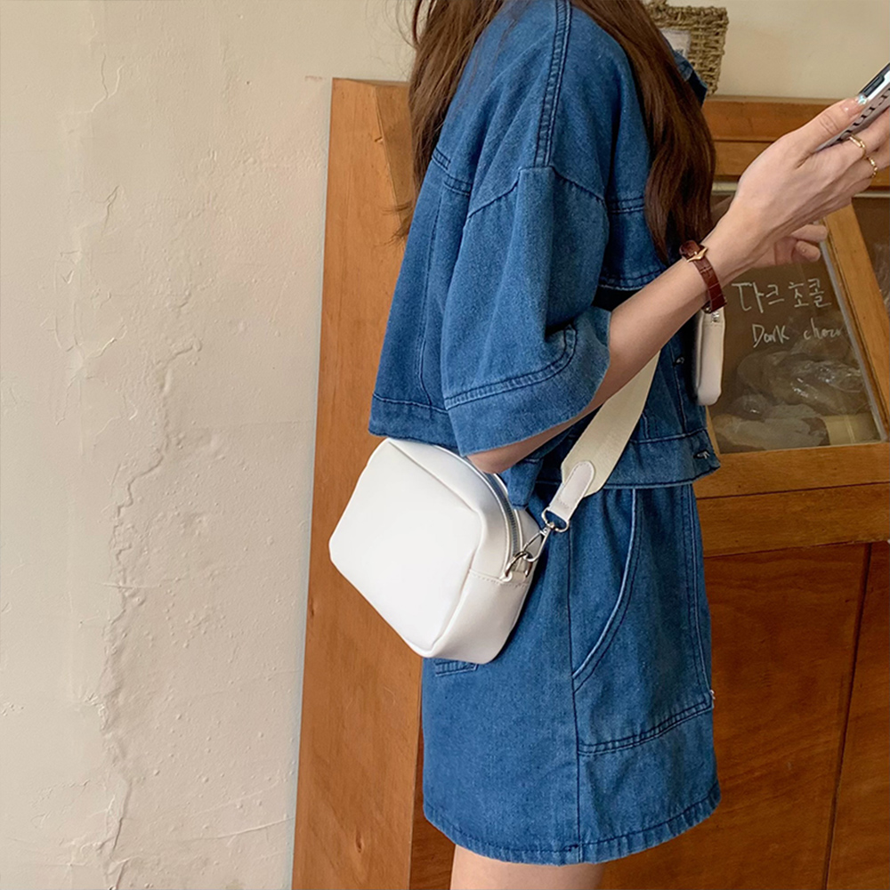 黒 バッグ 小さめショルダーバッグ ポーチ付き