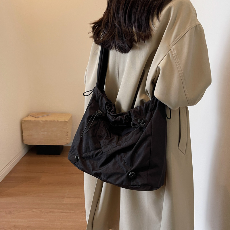 黒 バッグ 女性用ナイロン製黒ショルダーバッグ