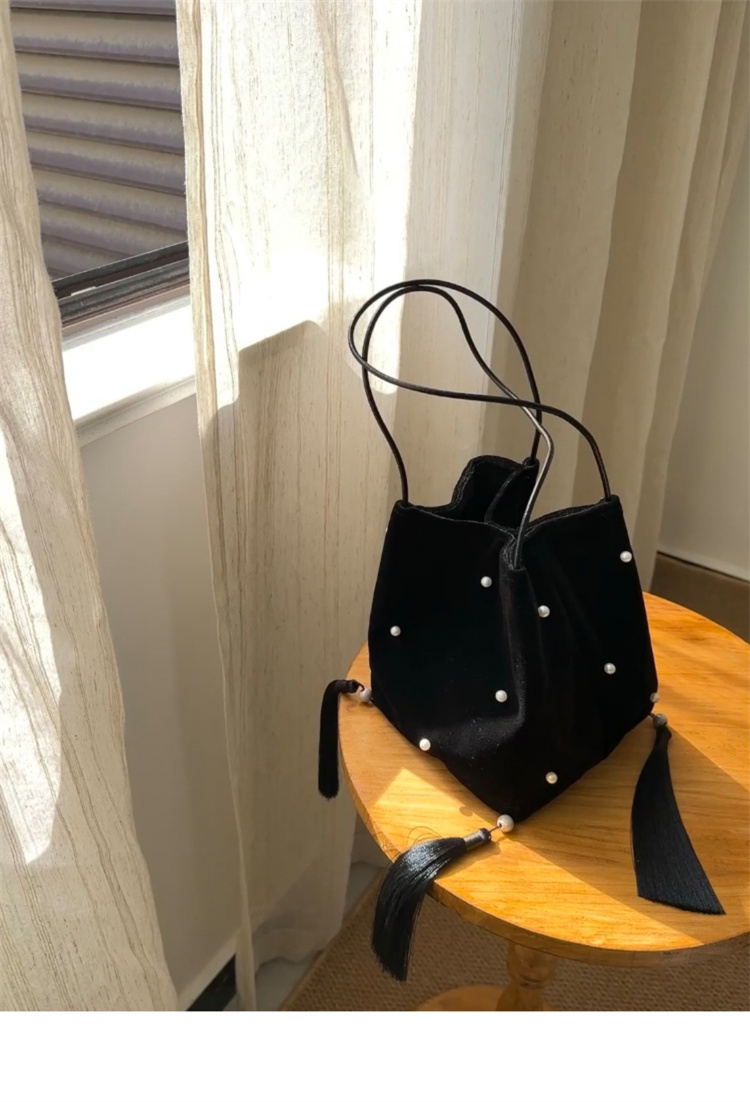 黒 バッグ ベルベット巾着バッグ タッセル付き上品ショルダー