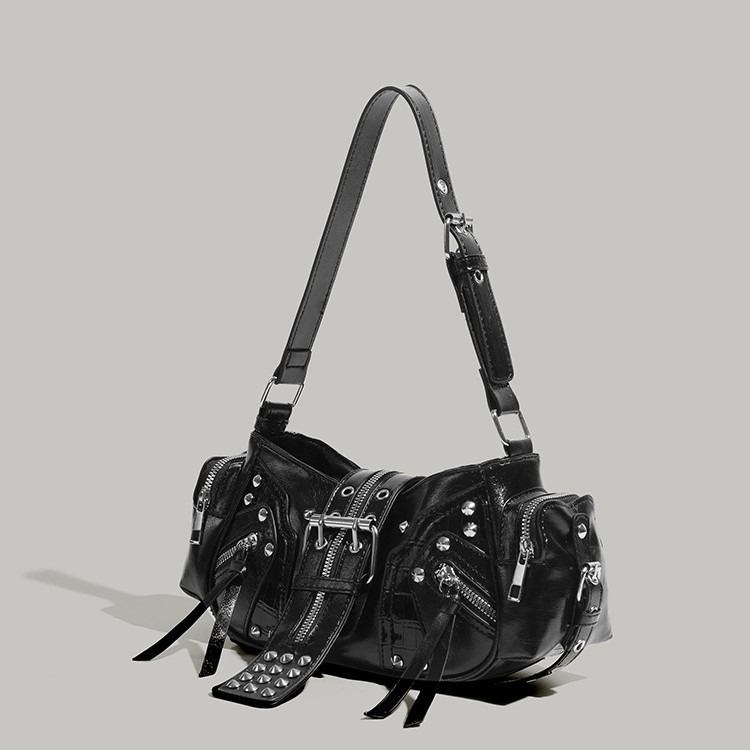 黒 バッグ 黒革調スタッズ付きレディースショルダーバッグ