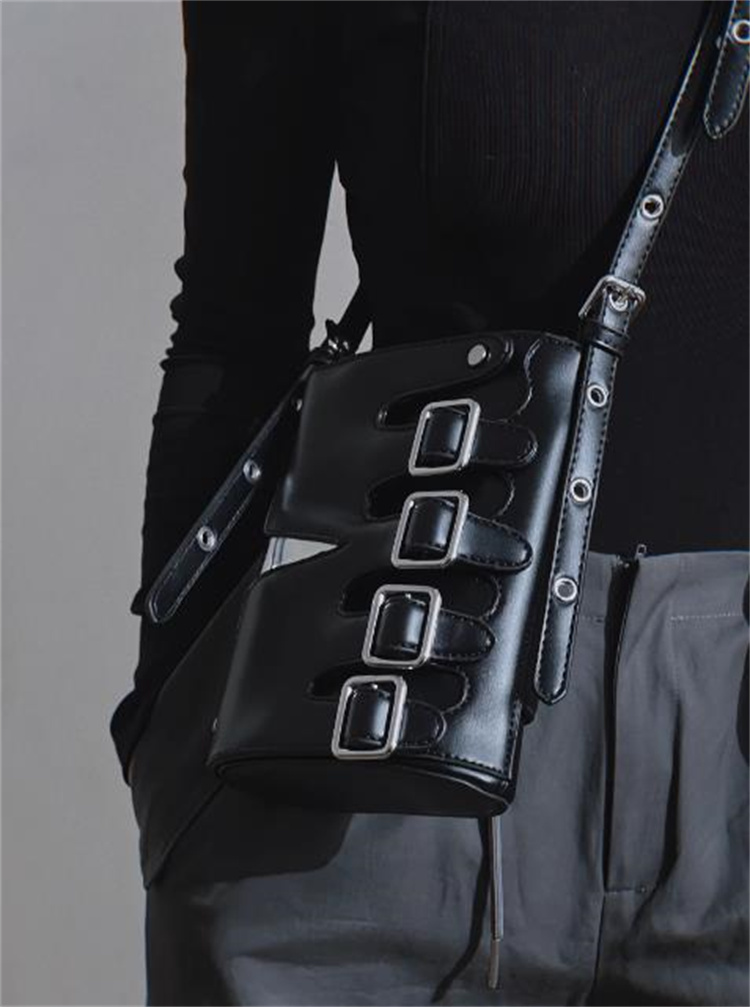 黒 バッグ 個性的なバックルデザイン黒レザーショルダーバッグ