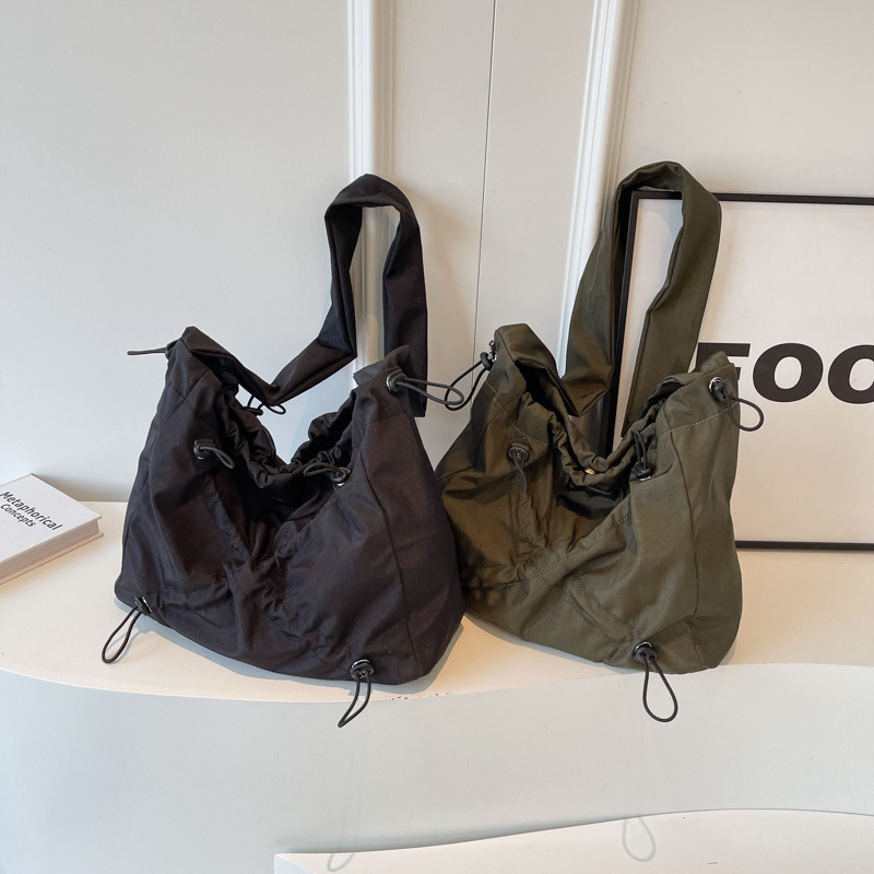 黒 バッグ 女性用ナイロン製黒ショルダーバッグ