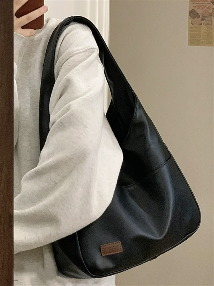 https://fulmo-img-server.com/kurobag/614e8148-604c-4bd1-a05b-f5afaecca39a.jpg