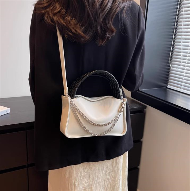 黒 バッグ 小さめスクエア型 チェーン付きレディース