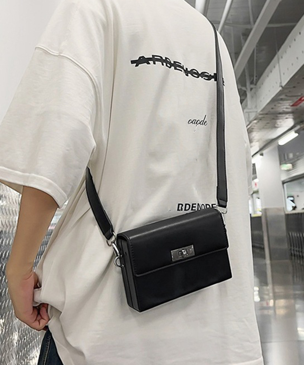 https://fulmo-img-server.com/kurobag/6d20a398-084c-4a50-b8c1-adcb09079bda.jpg