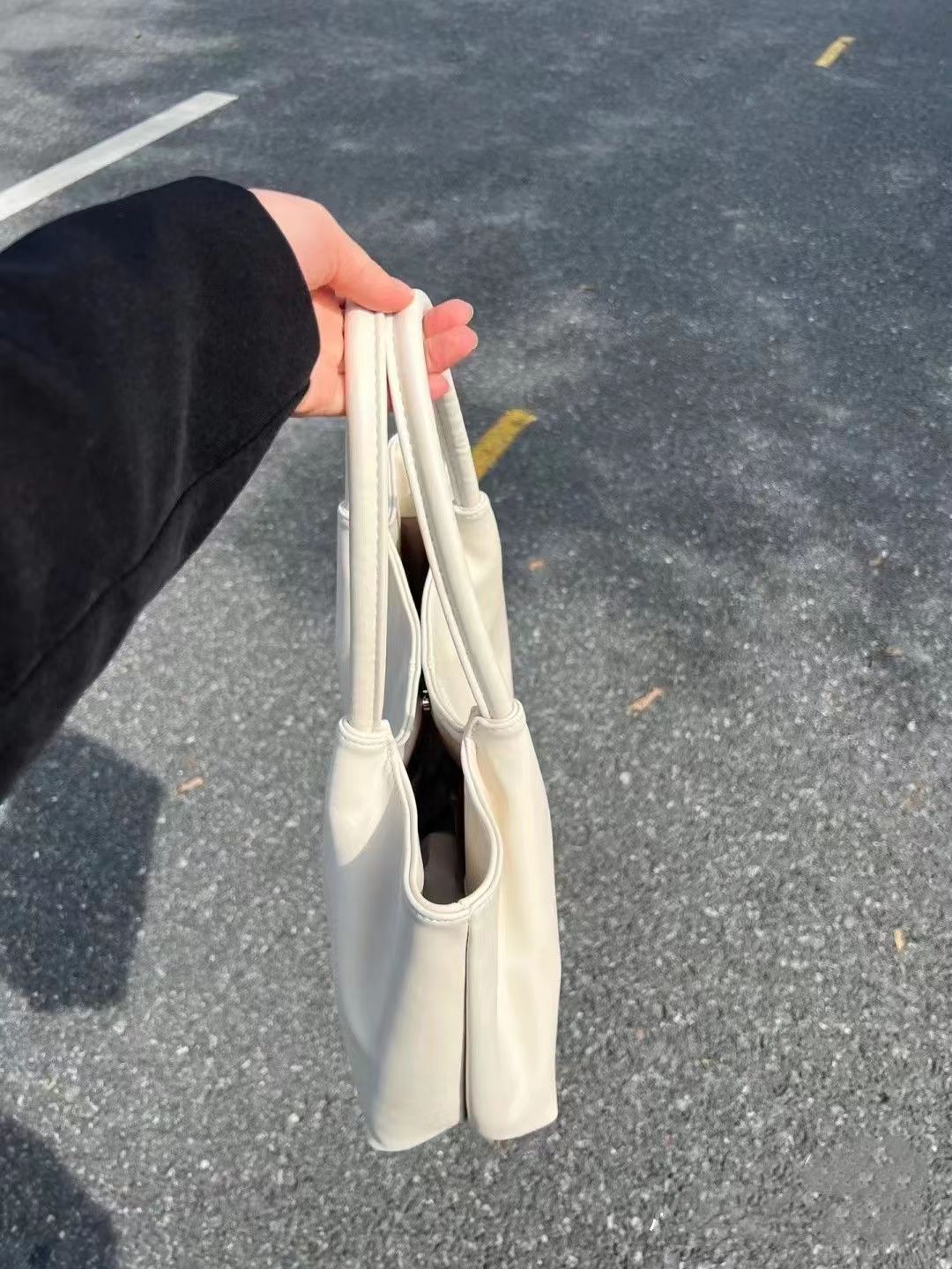 黒 バッグ 大容量黒革調トートバッグ女性用肩掛け無地