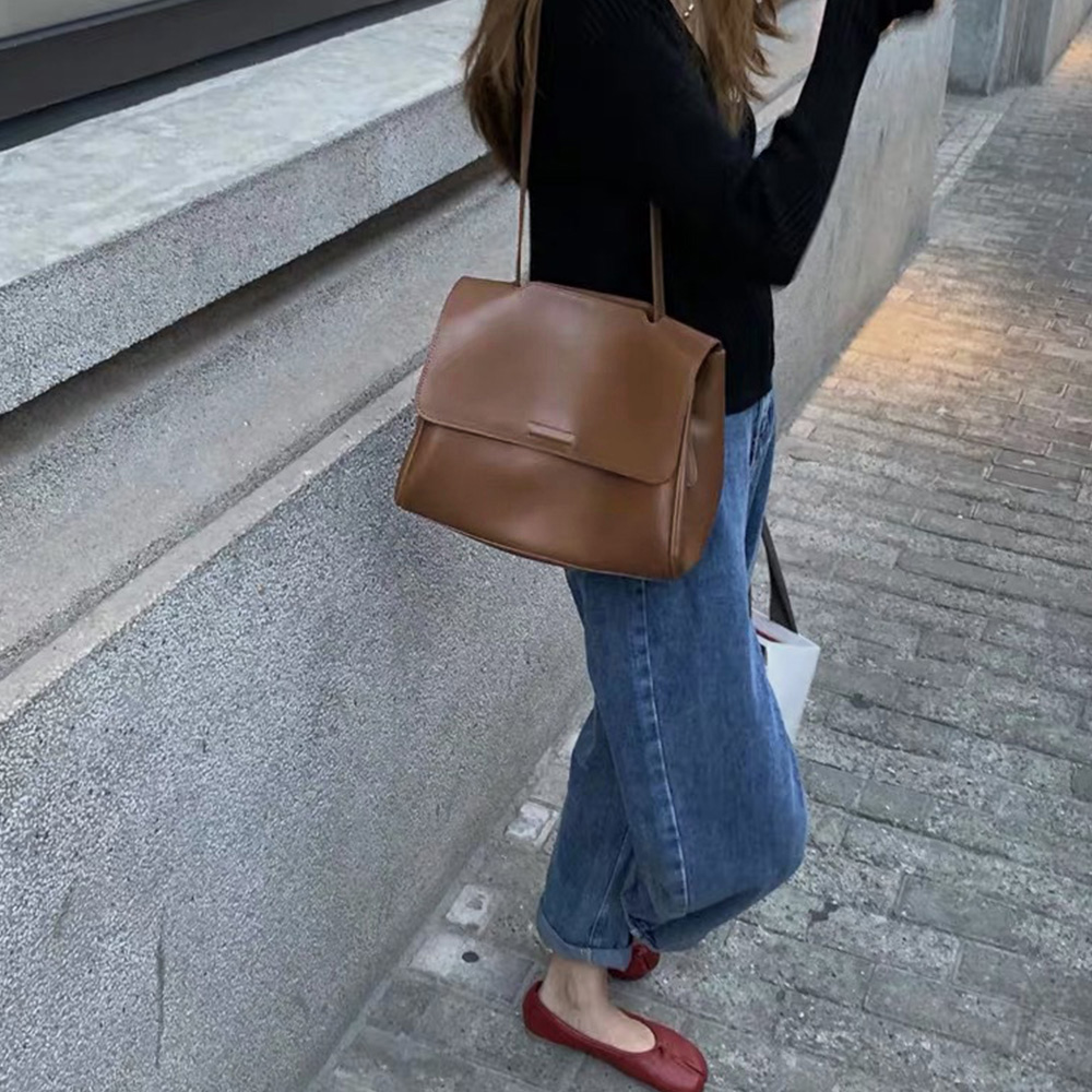 https://fulmo-img-server.com/kurobag/790d17a8-bfa6-4acf-8e9d-1eed998ce5bd.jpg