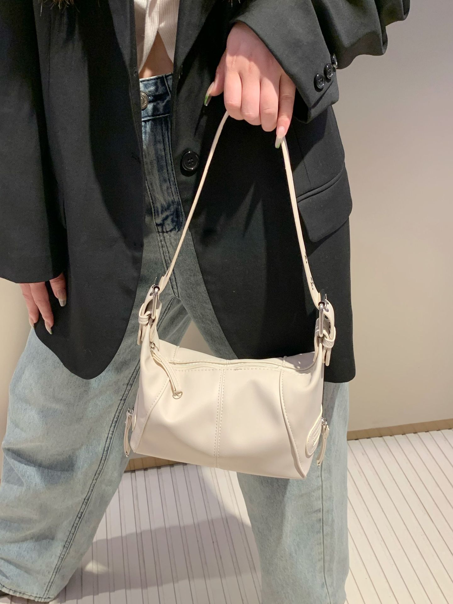 黒 バッグ 黒 ショルダーバッグ レディース コンパクト 肩掛け