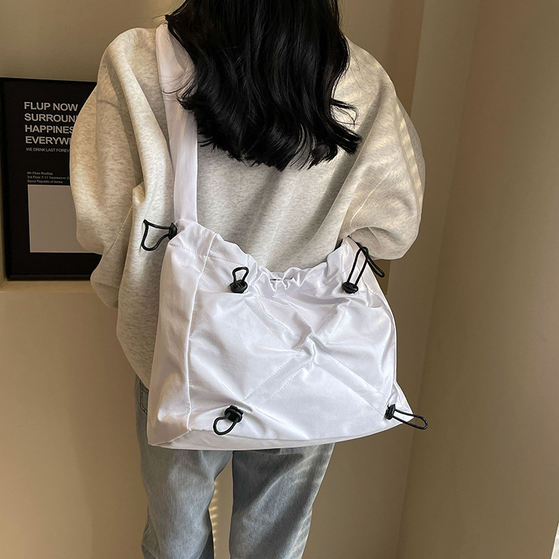 黒 バッグ 女性用ナイロン製黒ショルダーバッグ