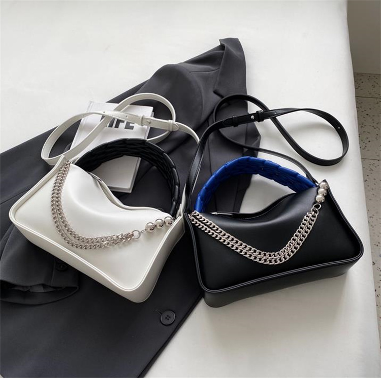 黒 バッグ 小さめスクエア型 チェーン付きレディース