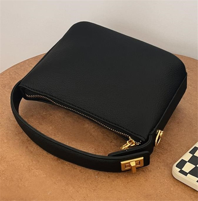 https://fulmo-img-server.com/kurobag/8fa69cc9-af79-4c7c-9b9b-d36233ad2632.jpg