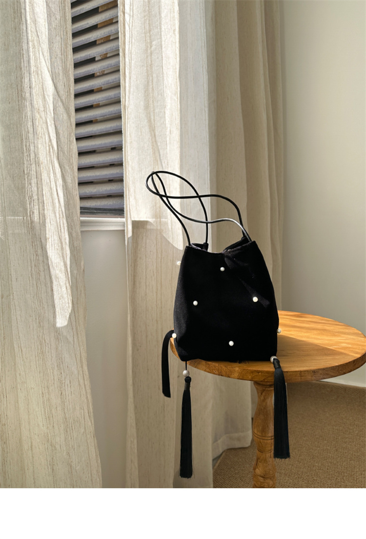 黒 バッグ ベルベット巾着バッグ タッセル付き上品ショルダー