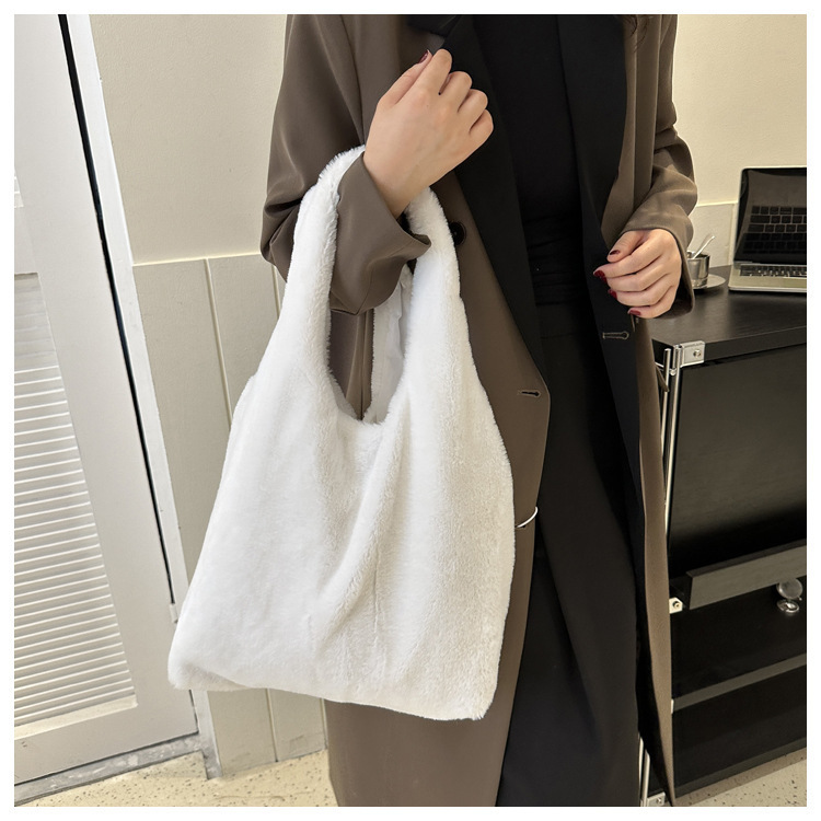 https://fulmo-img-server.com/kurobag/9d773afb-16ec-4acb-9b98-79cab80f3184.jpg