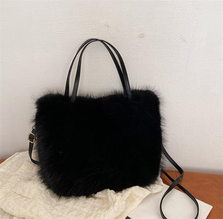 https://fulmo-img-server.com/kurobag/9db3db25-4bc8-4e87-86d5-df6c151deeae.jpg