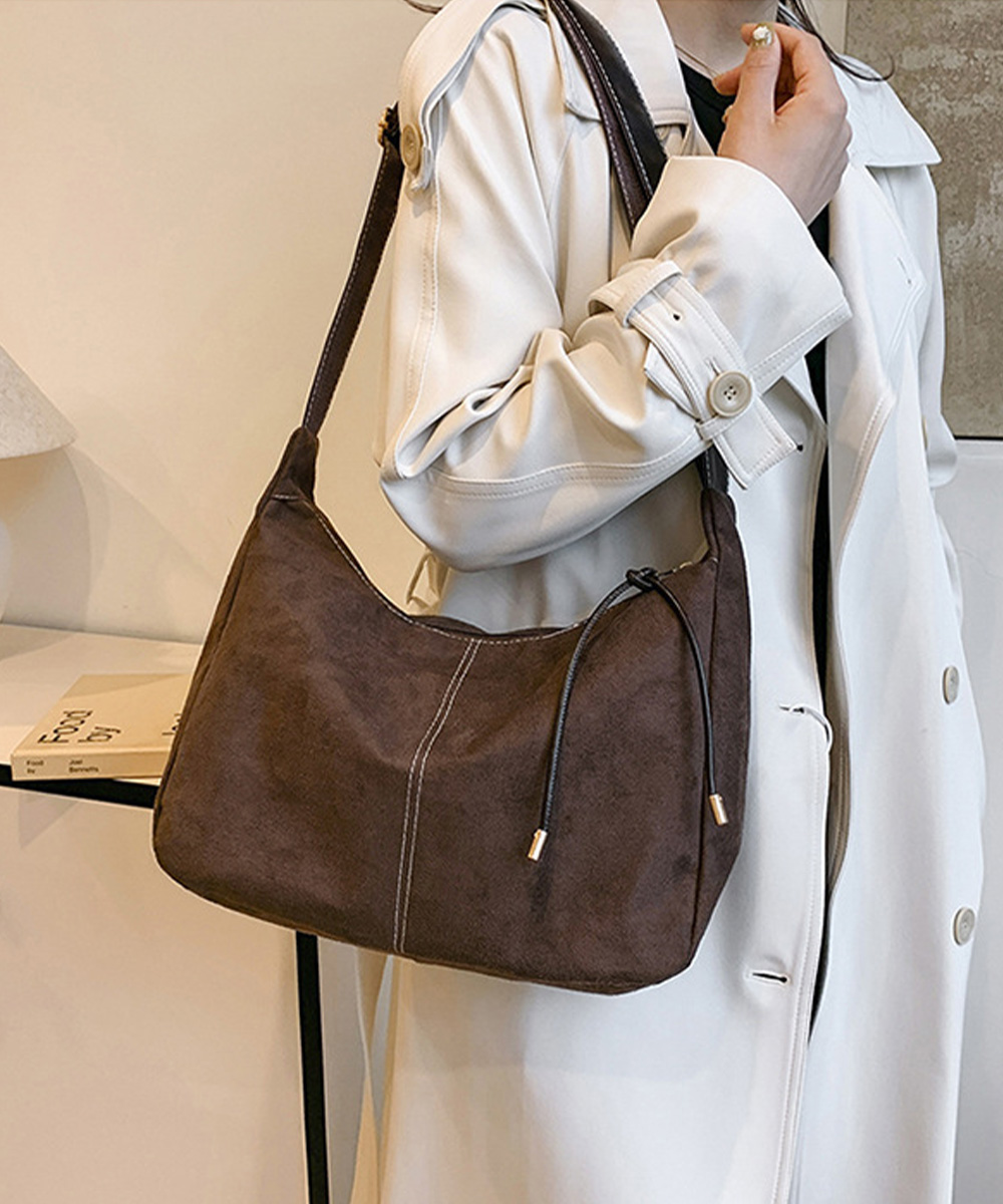 黒 バッグ 女性用斜めがけショルダーバッグ上品軽量