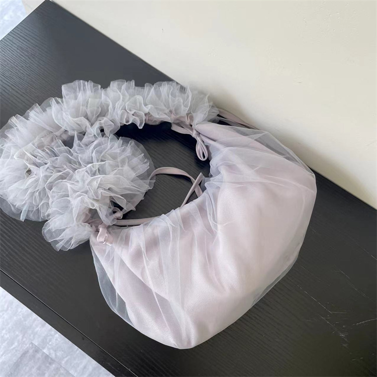 黒 バッグ ファー付きショルダーバッグ 巾着型 軽量 斜めがけ対応