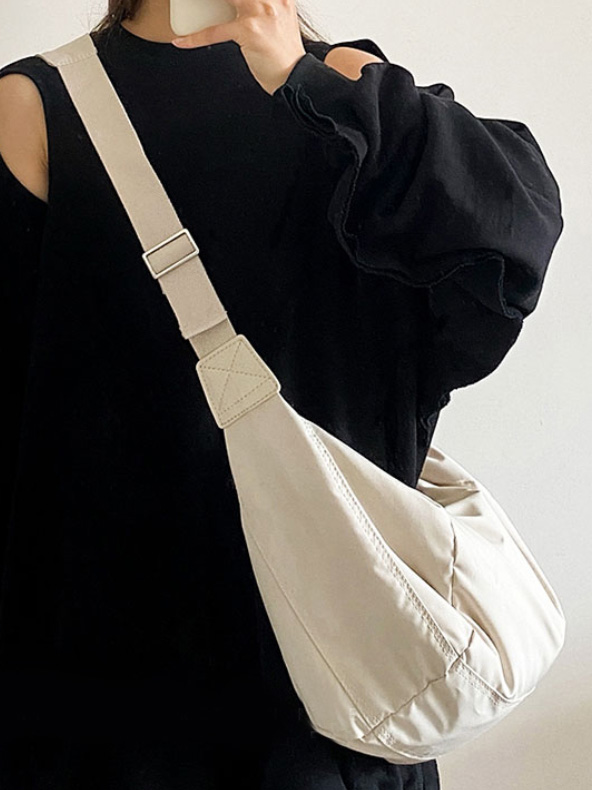 https://fulmo-img-server.com/kurobag/a201db7b-38a8-45a7-9640-c679a6adff1e.jpg