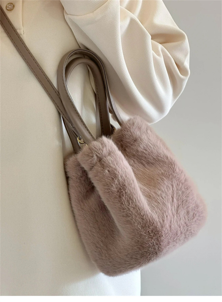 黒 バッグ 新作毛足ふわふわバケツ型ハンドバッグ黒