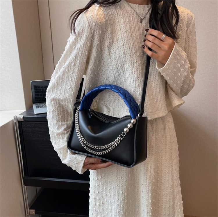 黒 バッグ 小さめスクエア型 チェーン付きレディース