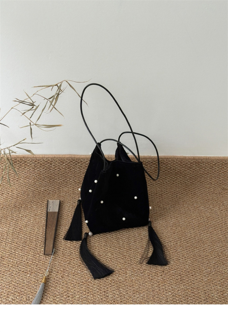 黒 バッグ ベルベット巾着バッグ タッセル付き上品ショルダー