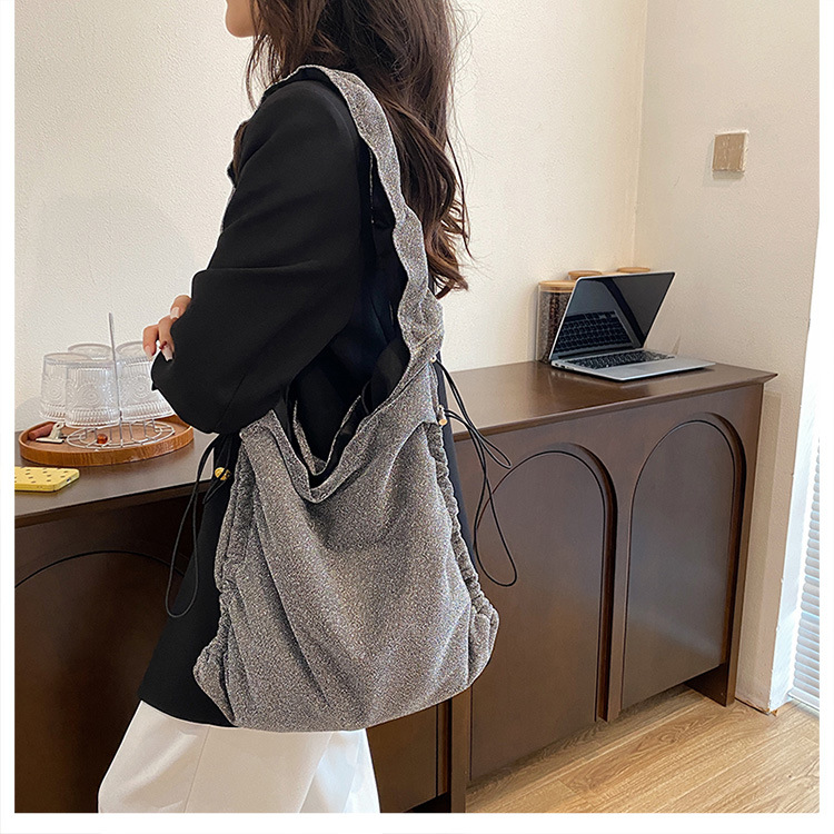 https://fulmo-img-server.com/kurobag/b7bfe5e6-b684-4c47-b49f-a4cf8dbf6e84.jpg
