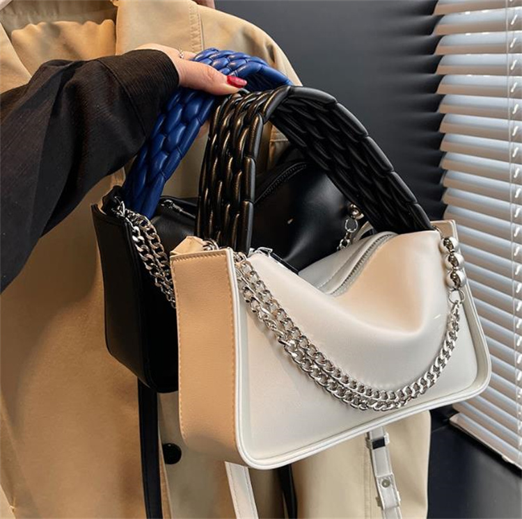 黒 バッグ 小さめスクエア型 チェーン付きレディース