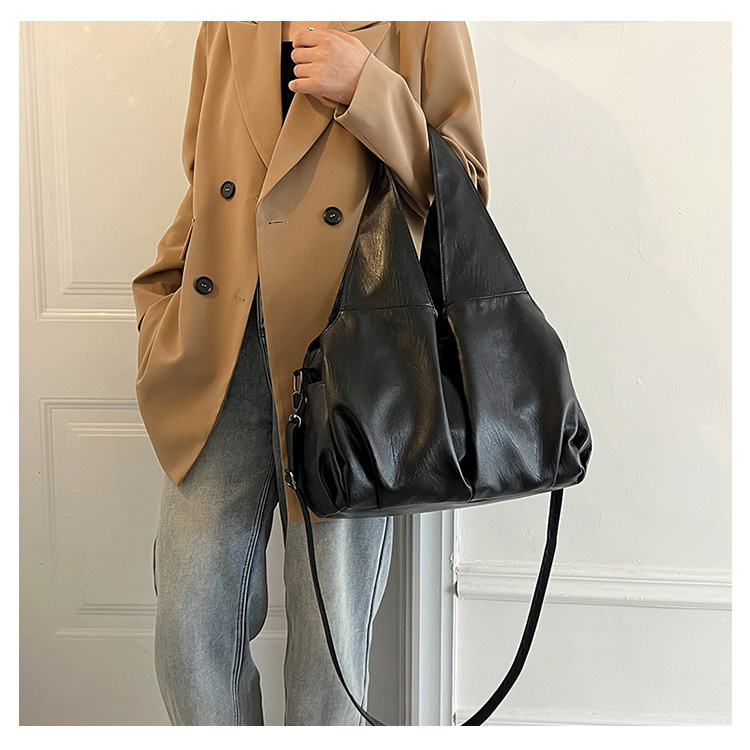 黒 バッグ 合成皮革ソフトボストンバッグ