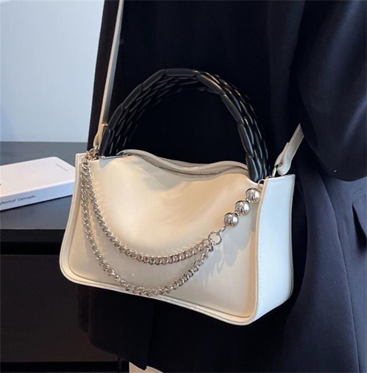 黒 バッグ 小さめスクエア型 チェーン付きレディース