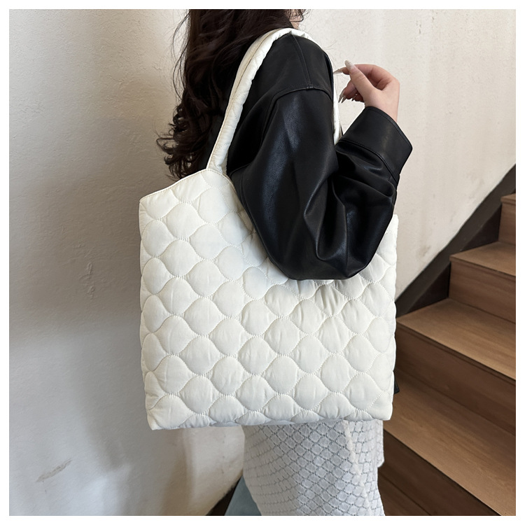 https://fulmo-img-server.com/kurobag/cba2a7ab-cfac-4597-a17d-4da0c2cbe623.jpg