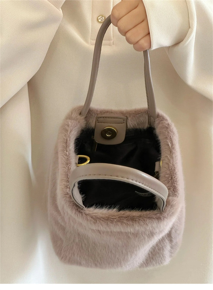 黒 バッグ 新作毛足ふわふわバケツ型ハンドバッグ黒