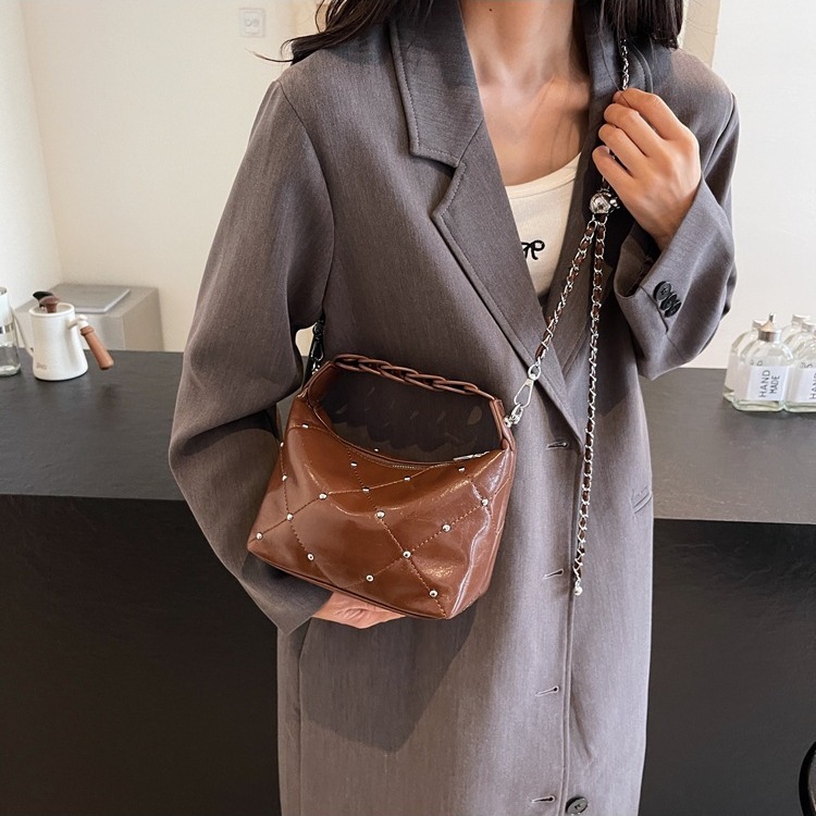 黒 バッグ 黒レザー風ハンドバッグ チェーン付き大容量ショルダー鞄