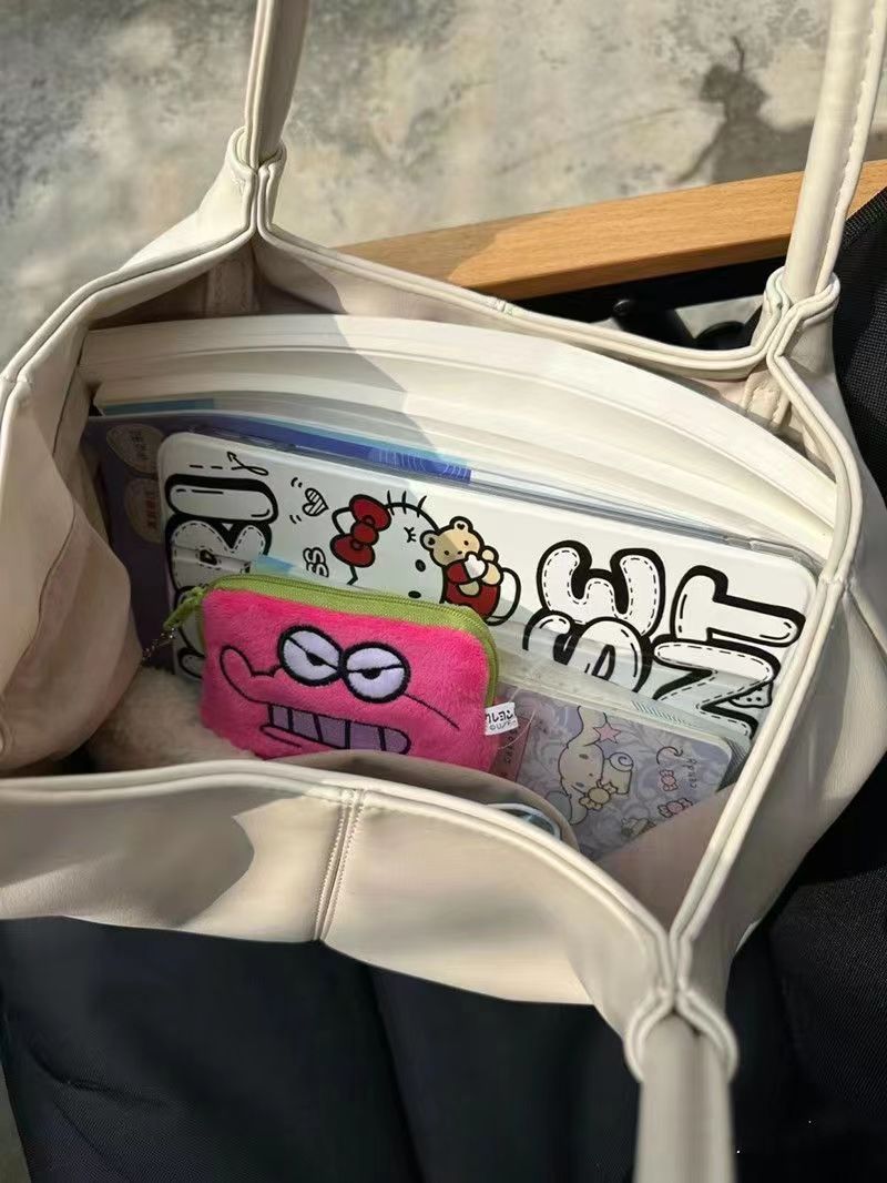 黒 バッグ 大容量黒革調トートバッグ女性用肩掛け無地