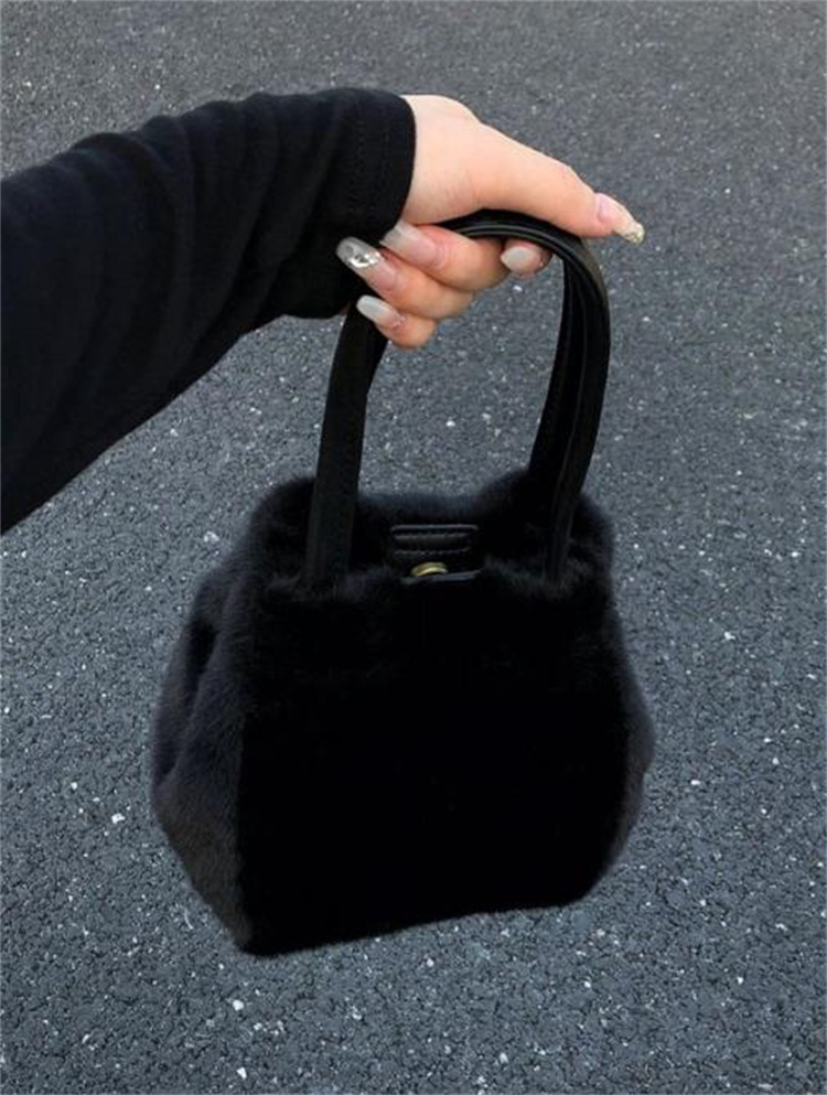 黒 バッグ 新作毛足ふわふわバケツ型ハンドバッグ黒