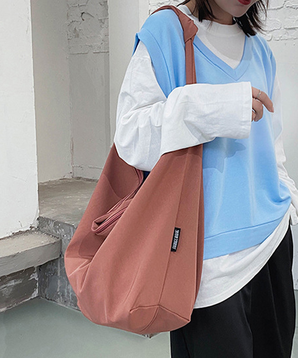https://fulmo-img-server.com/kurobag/e50cd51c-d58b-44ed-b10c-4f0feddff127.jpg